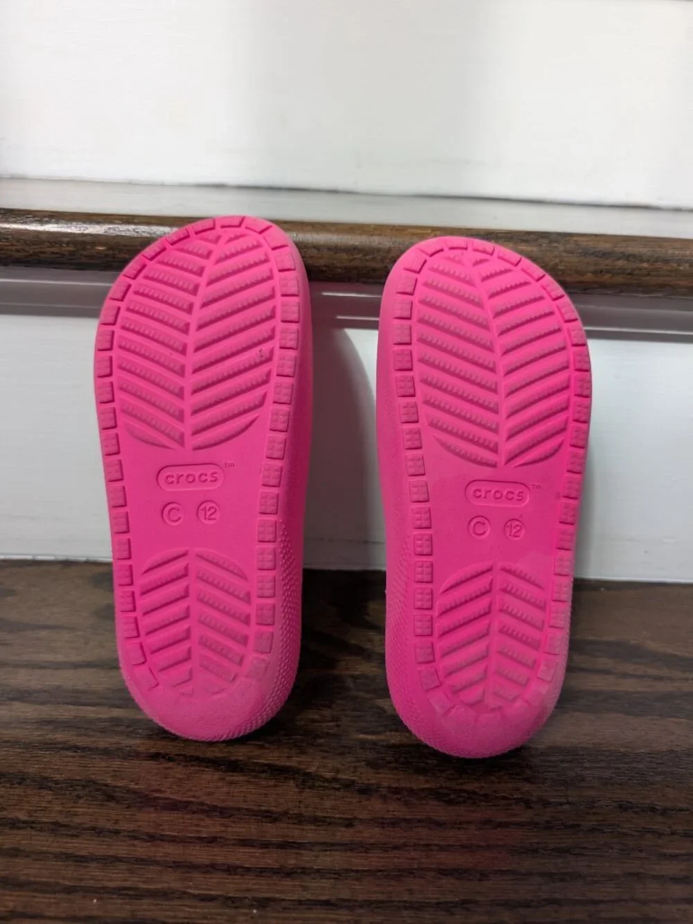 Crocs unisex-child Classic Slide V2 (Little Kid/Big Kid)